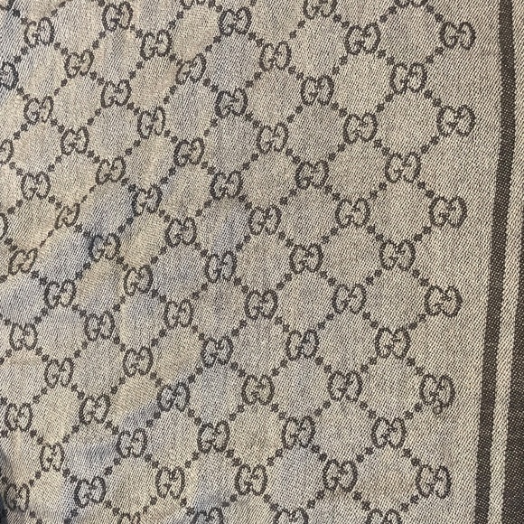 GUCCI Monogram Fox Fur Wool Silk Horsebit Gold Clasp Shawl/Wrap - Picture 6 of 16